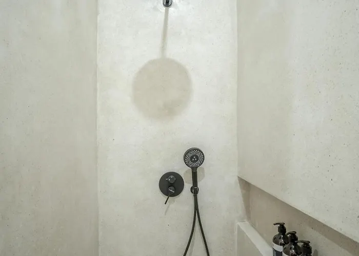 Benjita - Chic Mediterranean Retreat In Pererenan