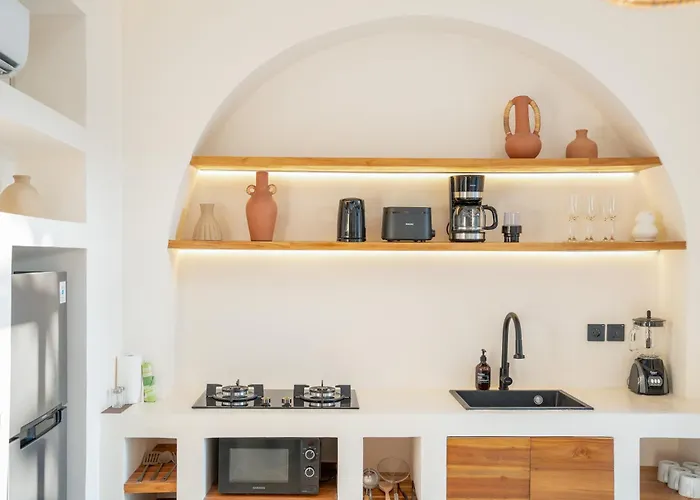 Benjita - Chic Mediterranean Retreat In Pererenan 坎古