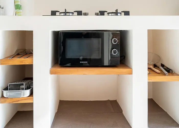 Benjita - Chic Mediterranean Retreat In Pererenan * 坎古
